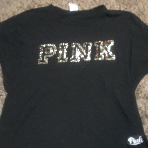 Pink vs medium black shirt - Picture 2 of 4